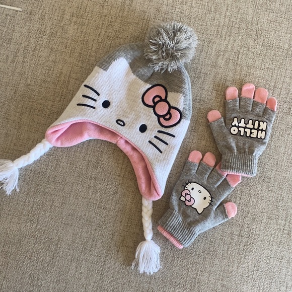 🪞 NEW fleece lined hello kitty beanie and glove Sanrio set - Picture 2 of 9